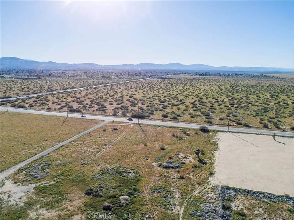 6 Sun Village, CA 93543