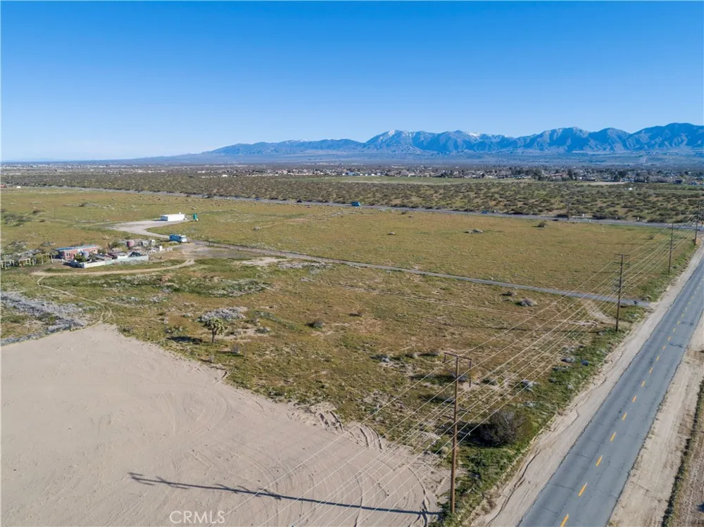 6 Sun Village, CA 93543