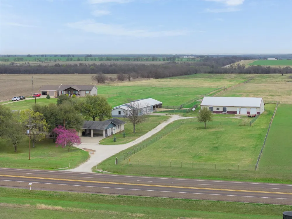 2042 Us Highway 77 Lott, TX 76656