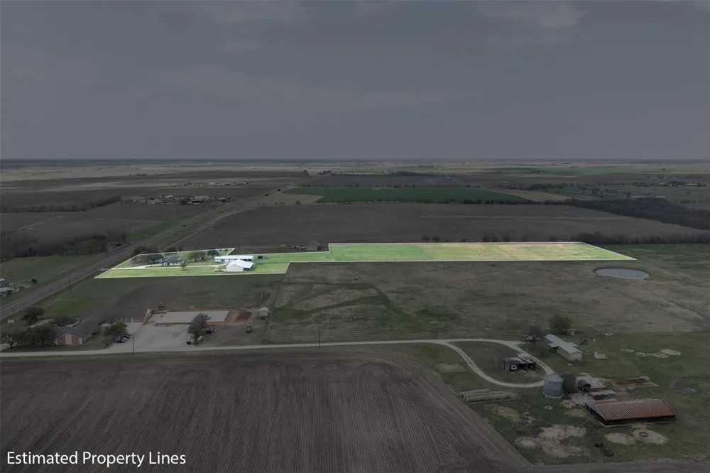 2042 Us Highway 77 Lott, TX 76656