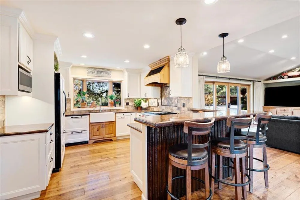 7409 Hihn Road Ben Lomond, CA 95005