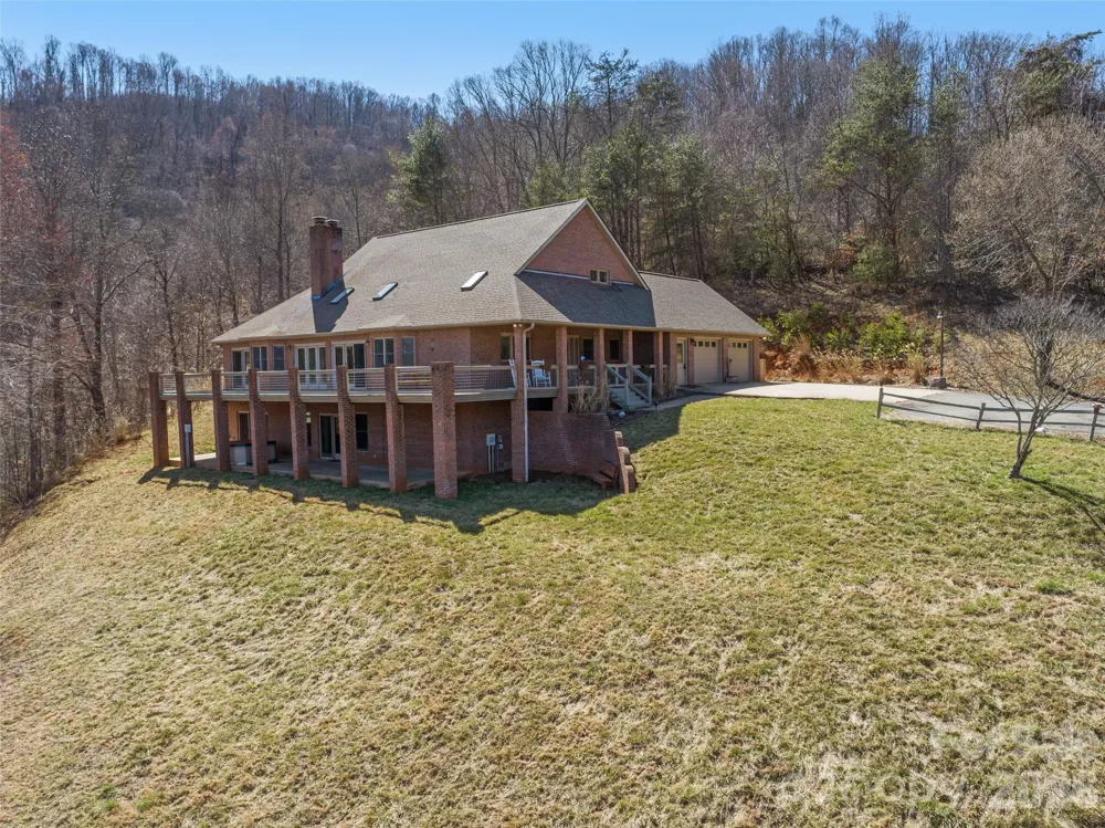126 Hillcrest Drive Barnardsville, NC 28709