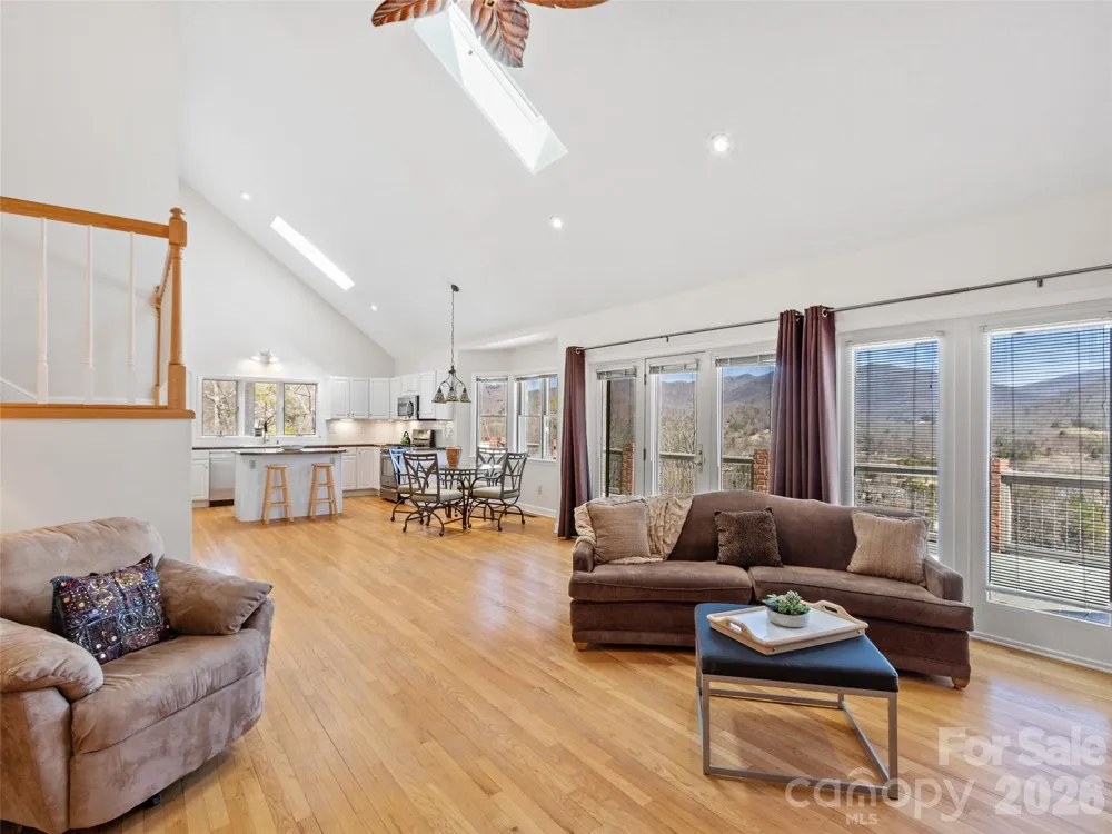126 Hillcrest Drive Barnardsville, NC 28709