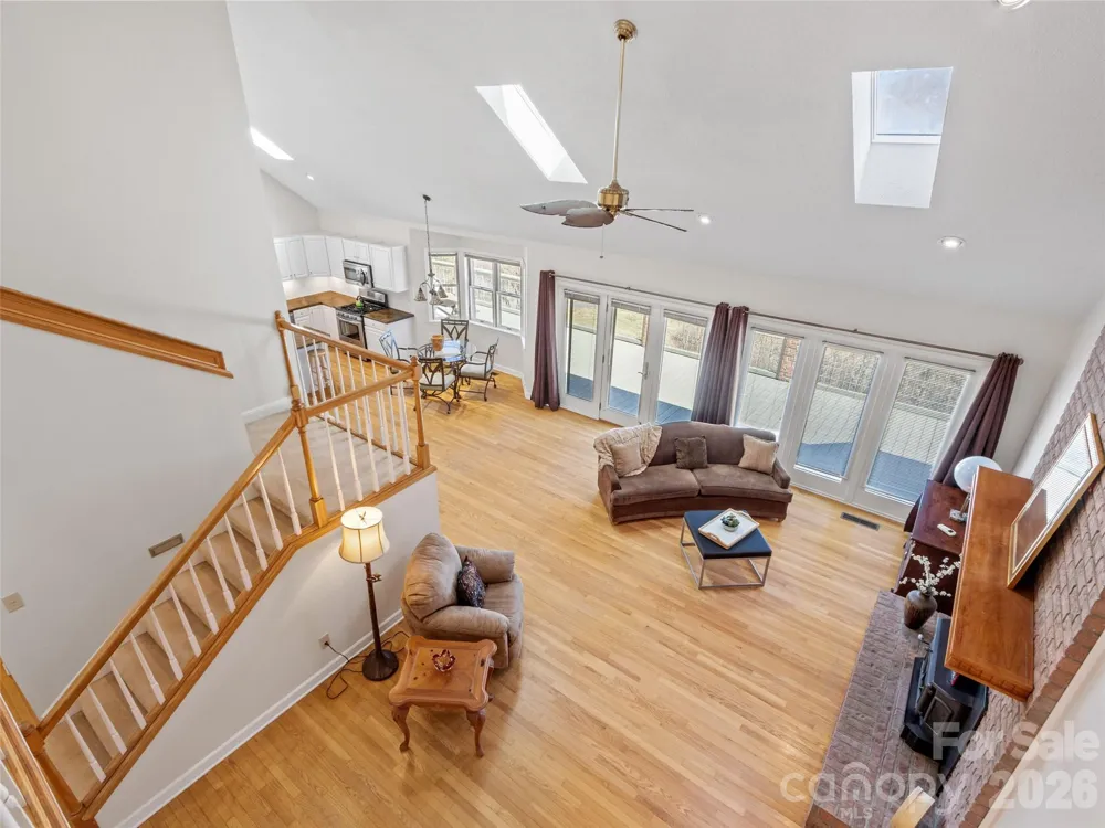 126 Hillcrest Drive Barnardsville, NC 28709