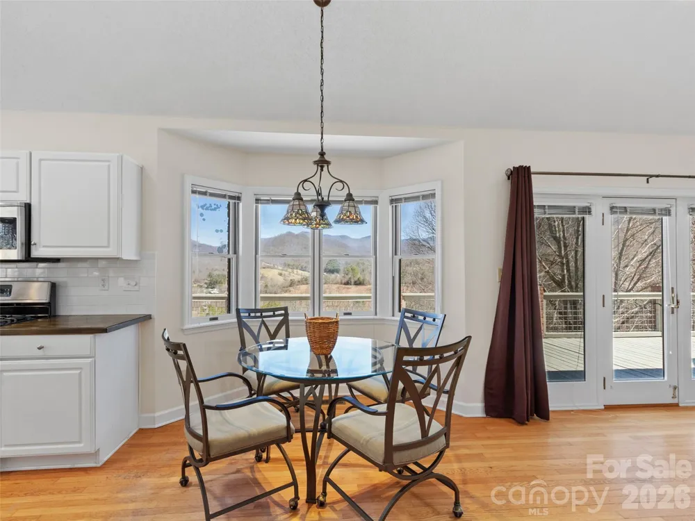 126 Hillcrest Drive Barnardsville, NC 28709