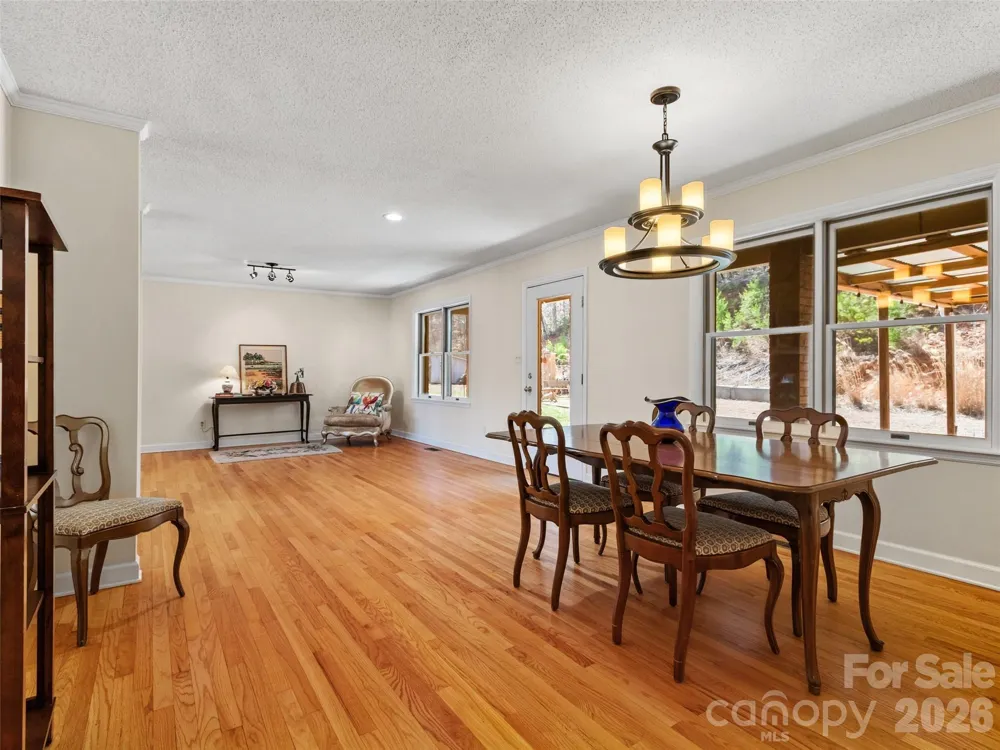 126 Hillcrest Drive Barnardsville, NC 28709