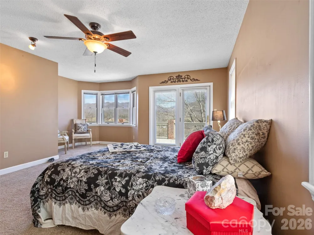 126 Hillcrest Drive Barnardsville, NC 28709