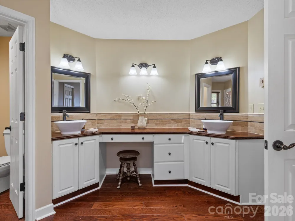 126 Hillcrest Drive Barnardsville, NC 28709