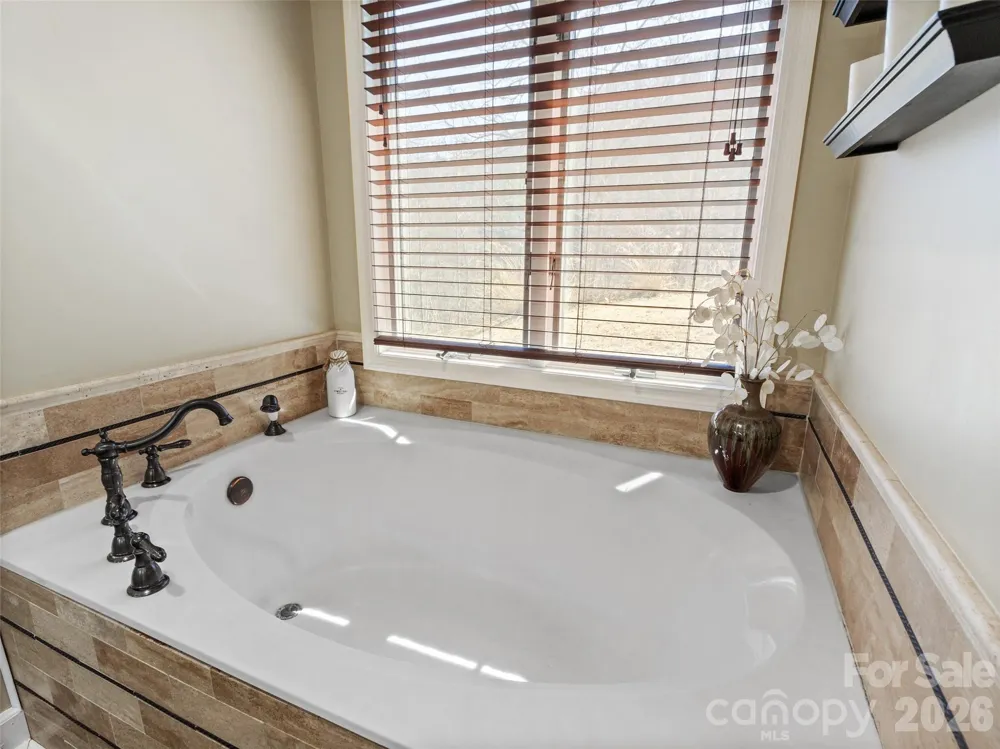 126 Hillcrest Drive Barnardsville, NC 28709