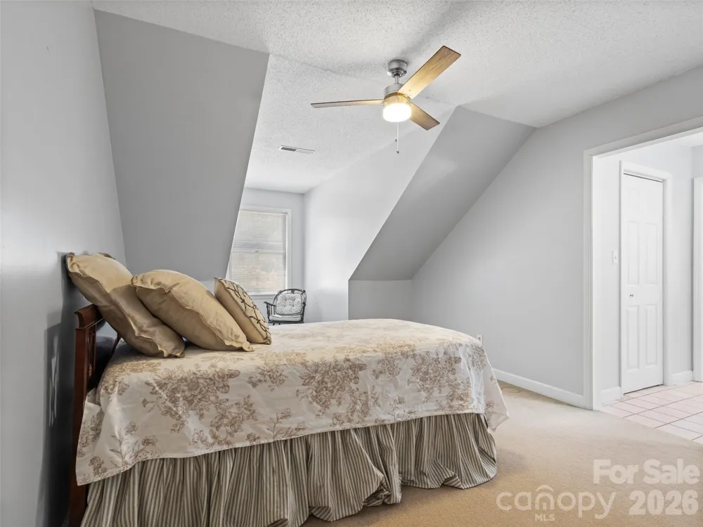 126 Hillcrest Drive Barnardsville, NC 28709