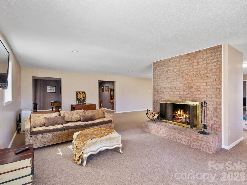 126 Hillcrest Drive Barnardsville, NC 28709