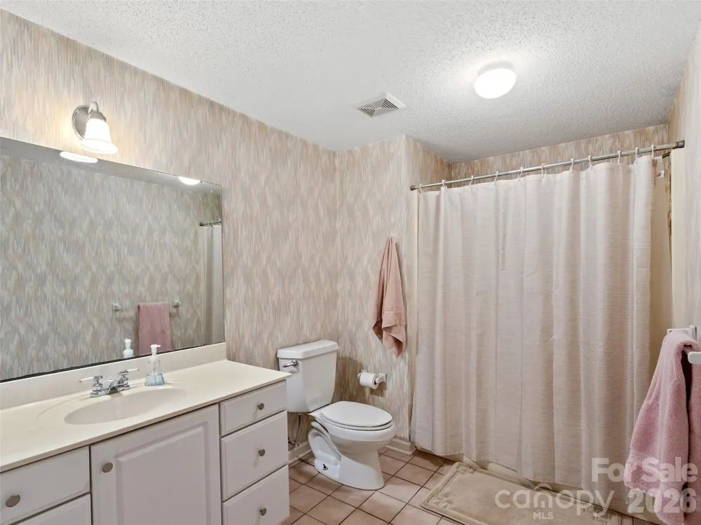 126 Hillcrest Drive Barnardsville, NC 28709