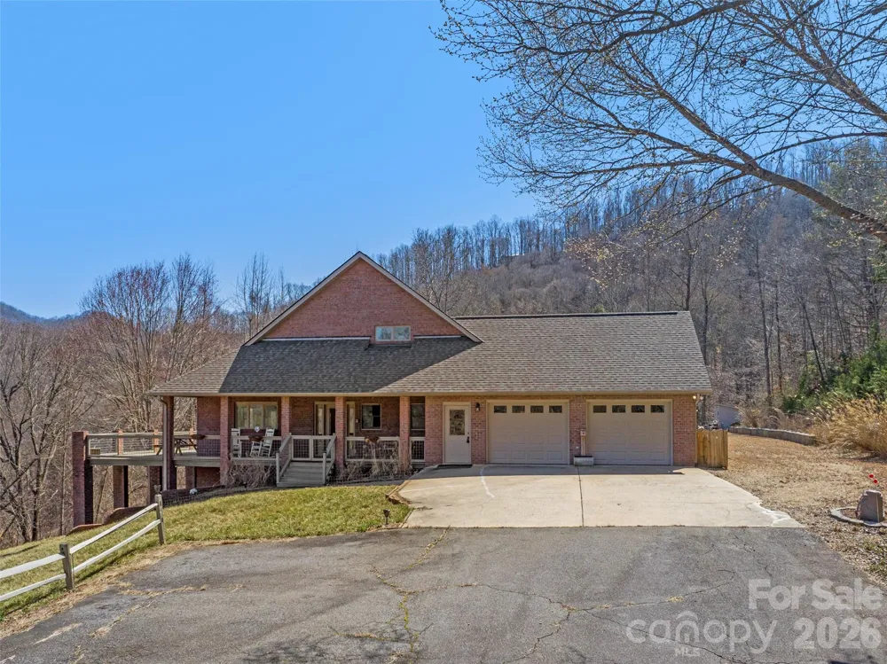 126 Hillcrest Drive Barnardsville, NC 28709