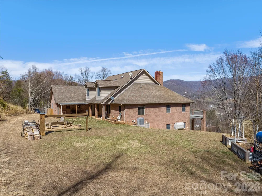 126 Hillcrest Drive Barnardsville, NC 28709