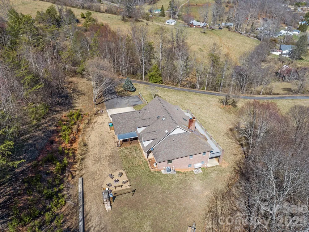 126 Hillcrest Drive Barnardsville, NC 28709
