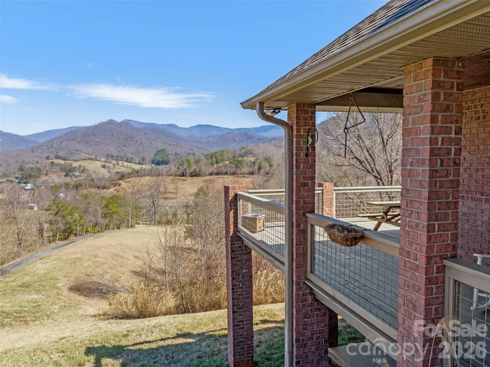 126 Hillcrest Drive Barnardsville, NC 28709