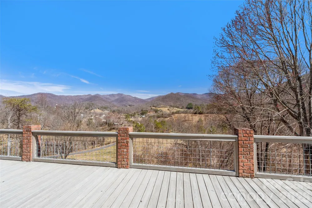 126 Hillcrest Drive Barnardsville, NC 28709