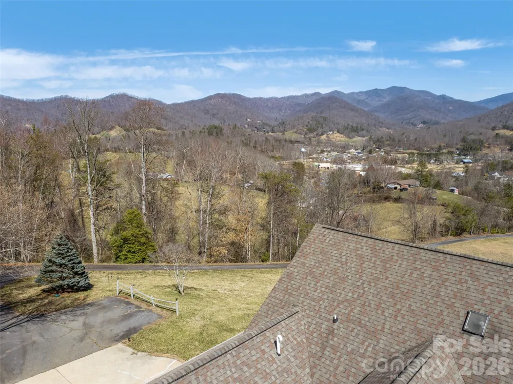 126 Hillcrest Drive Barnardsville, NC 28709