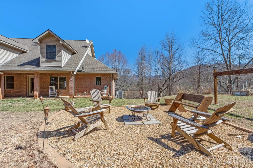 126 Hillcrest Drive Barnardsville, NC 28709