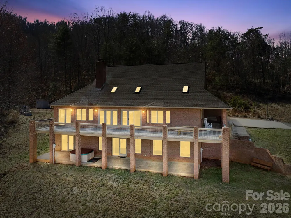126 Hillcrest Drive Barnardsville, NC 28709