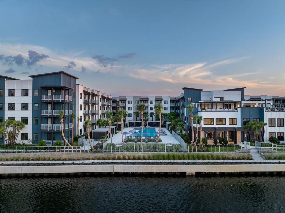5127 W TYSON AVENUE #TH1 Tampa, FL 33611