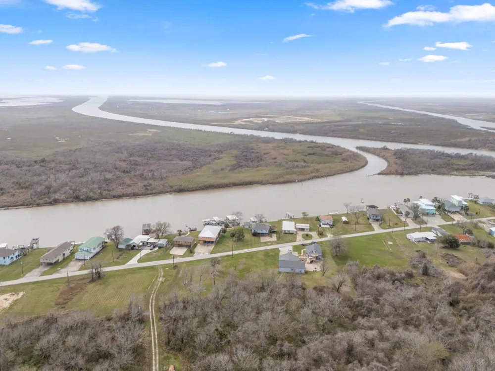626 Cr 257 Matagorda, TX 77457