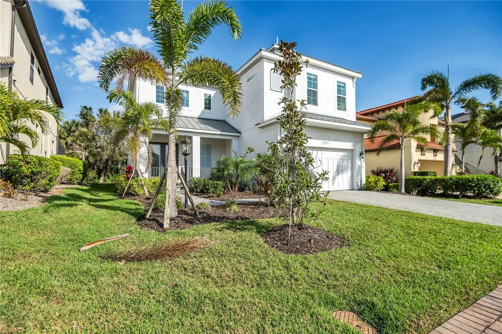 5215 TITLE ROW DRIVE Bradenton, FL 34210