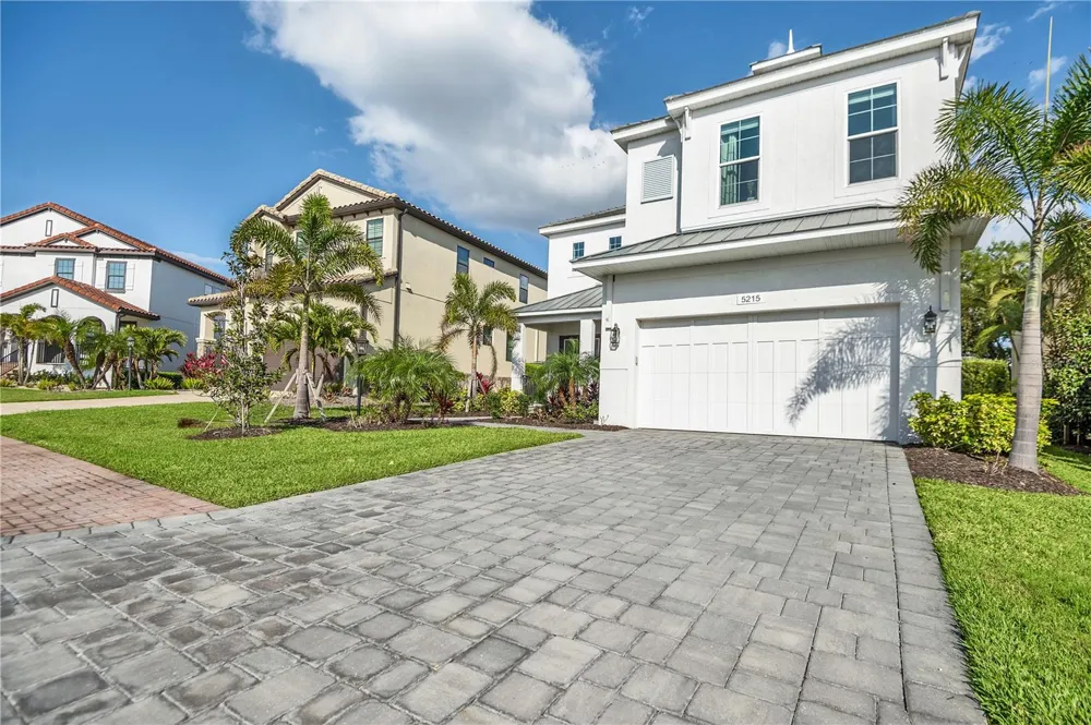5215 TITLE ROW DRIVE Bradenton, FL 34210