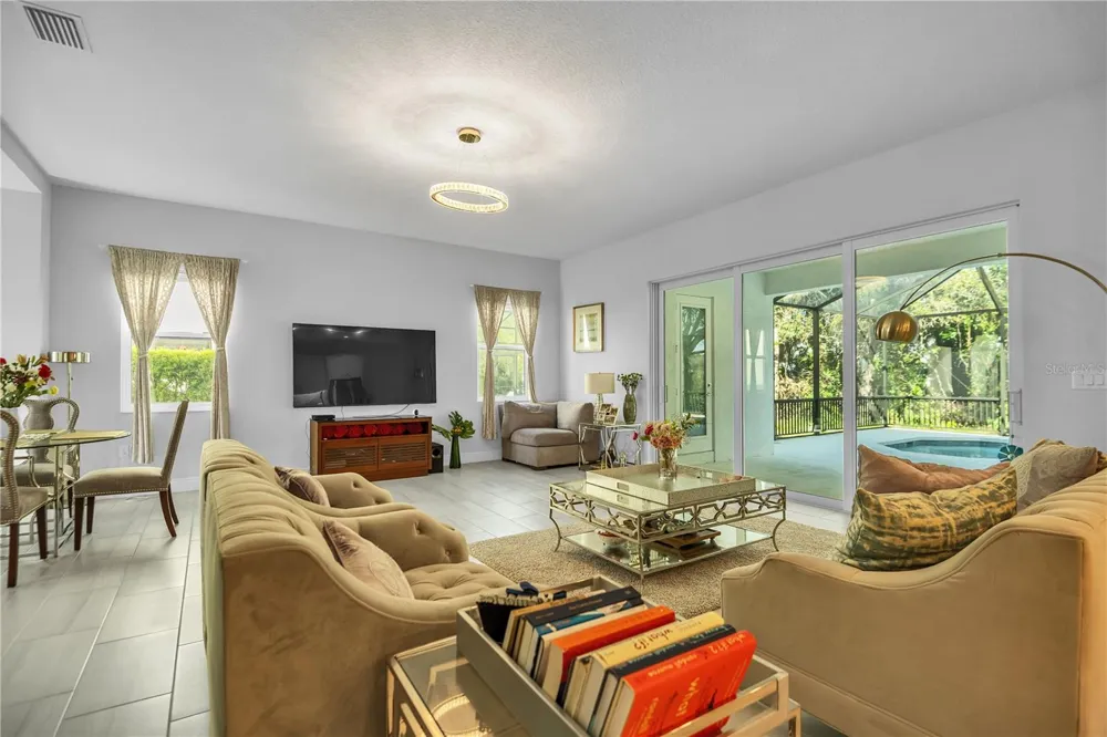 5215 TITLE ROW DRIVE Bradenton, FL 34210