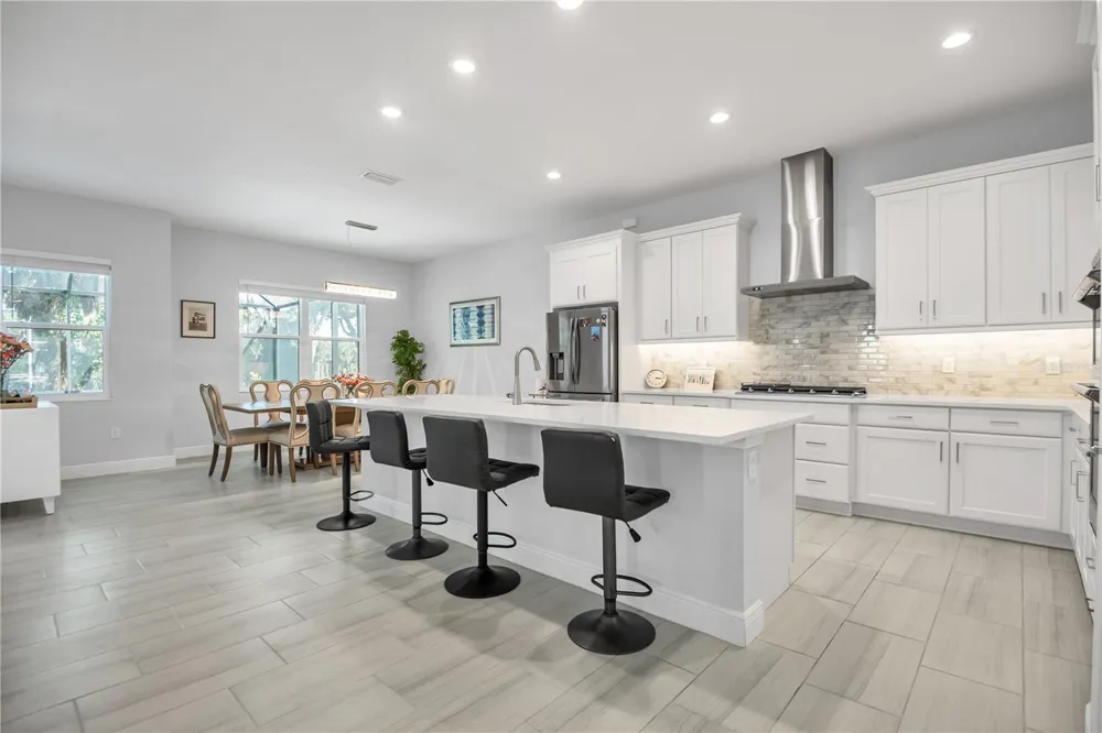 5215 TITLE ROW DRIVE Bradenton, FL 34210