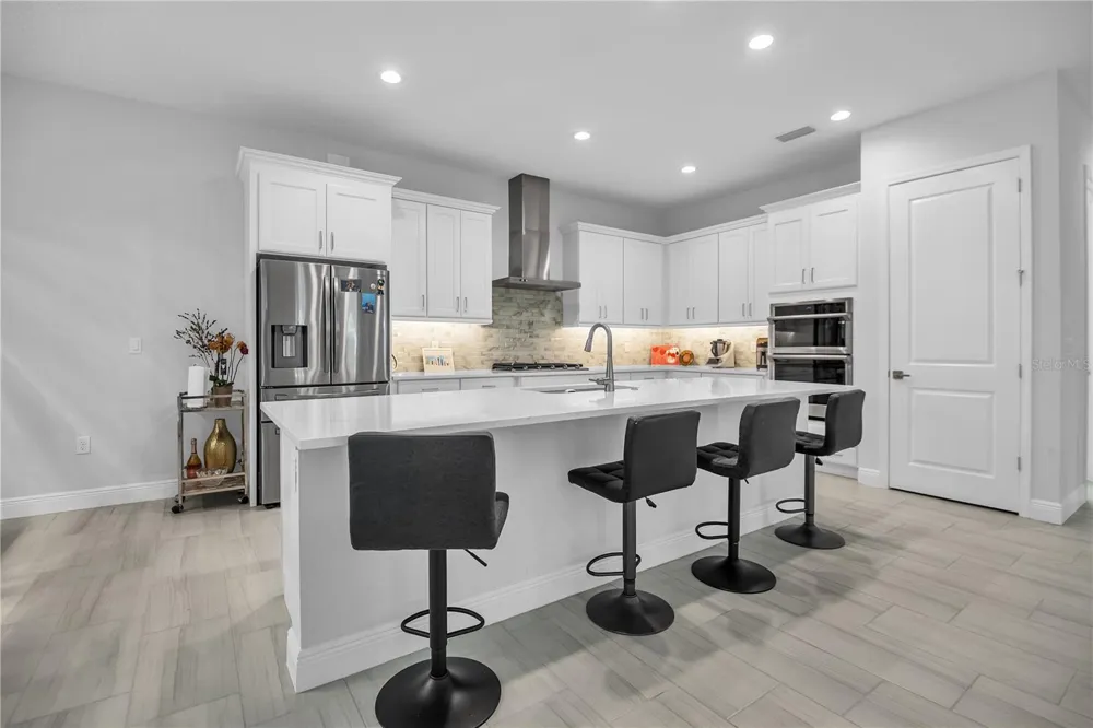 5215 TITLE ROW DRIVE Bradenton, FL 34210