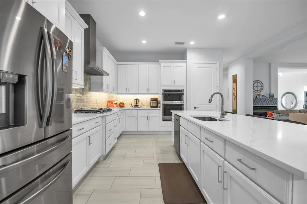 5215 TITLE ROW DRIVE Bradenton, FL 34210