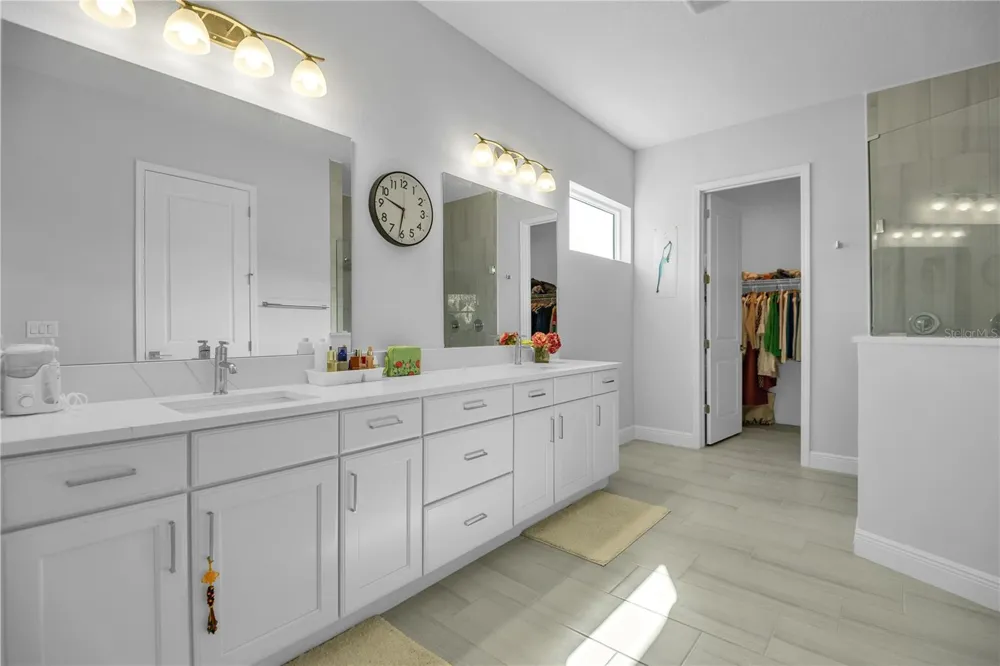 5215 TITLE ROW DRIVE Bradenton, FL 34210