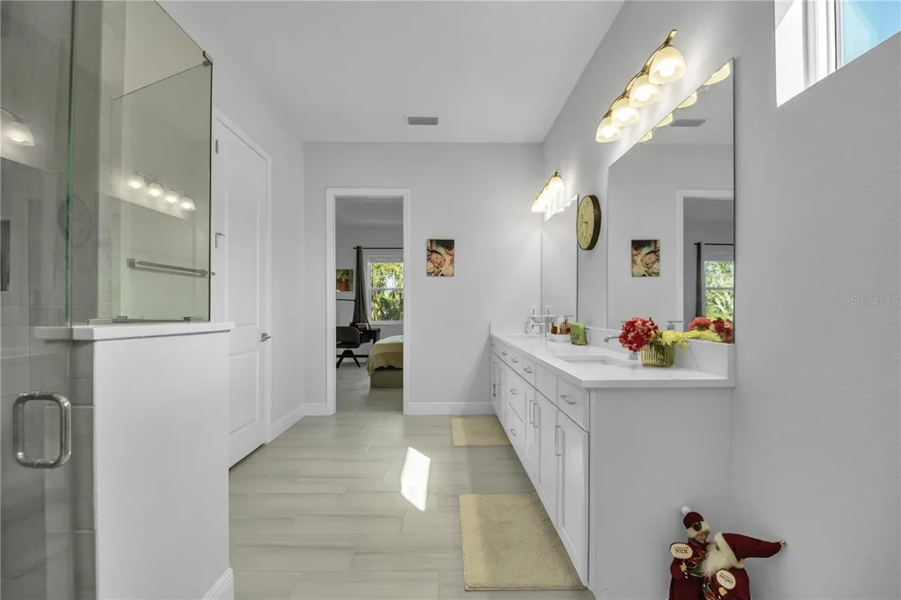 5215 TITLE ROW DRIVE Bradenton, FL 34210