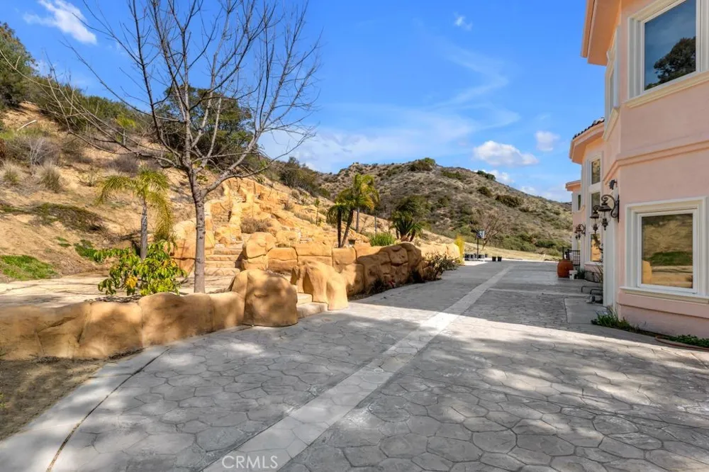 15 Maverick Lane Bell Canyon, CA 91307