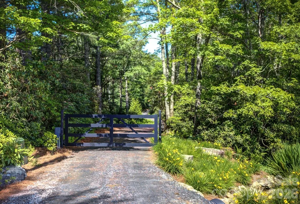 3434 Old Jonas Ridge Road Newland, NC 28657