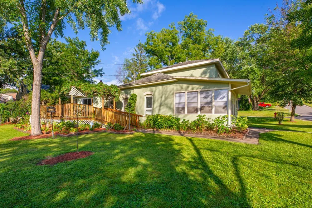 219 Davis Street Le Sueur, MN 56058
