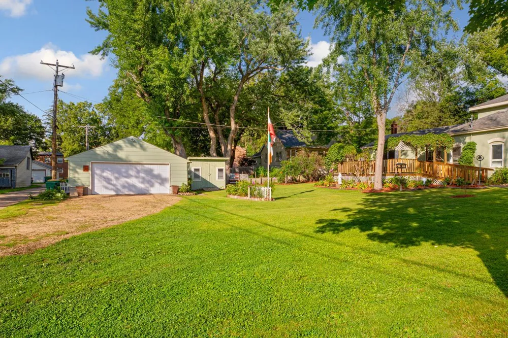 219 Davis Street Le Sueur, MN 56058