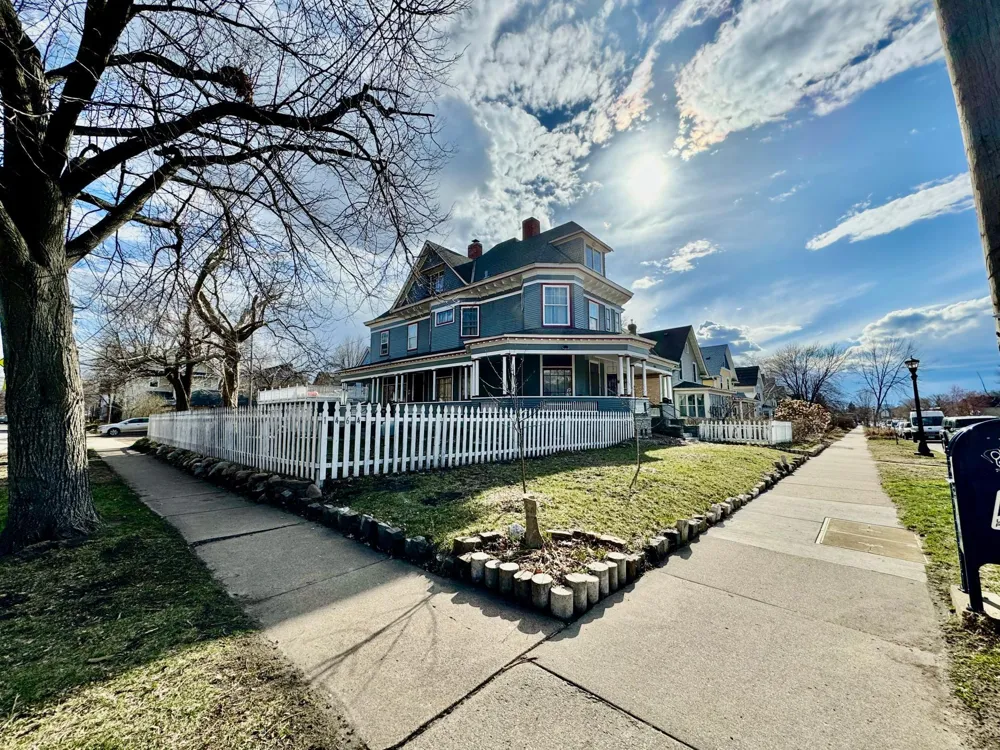 1464 Minnehaha Avenue W Saint Paul, MN 55104