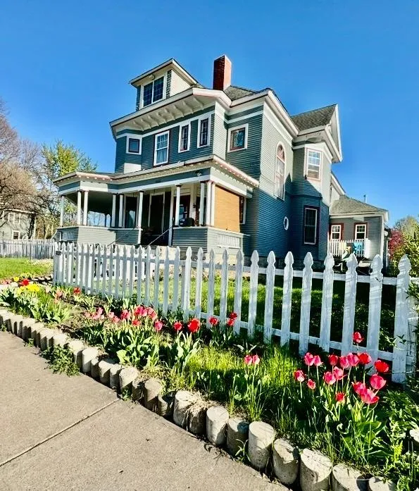 1464 Minnehaha Avenue W Saint Paul, MN 55104