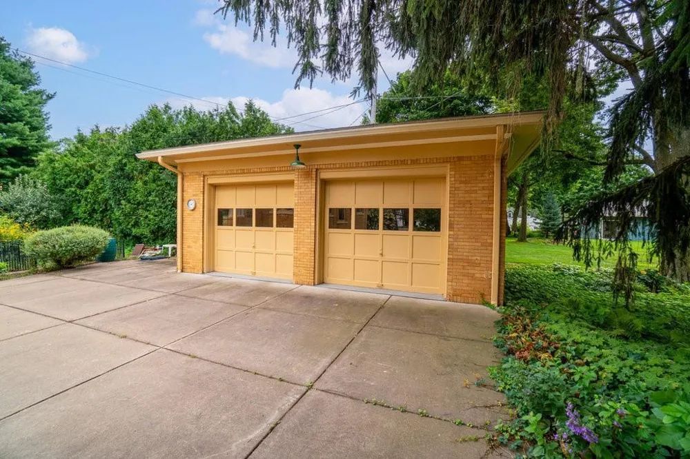 707 W Columbia Street Chippewa Falls, WI 54729