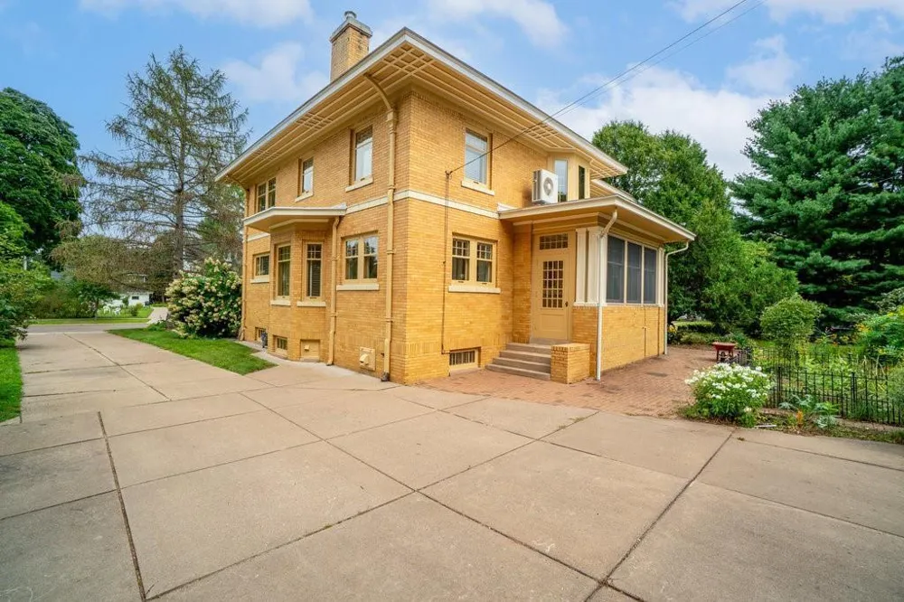 707 W Columbia Street Chippewa Falls, WI 54729