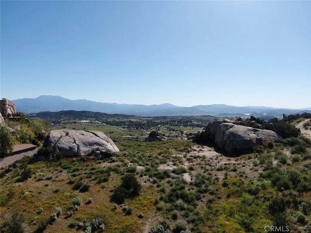 23698 Tapatia Homeland, CA 92548