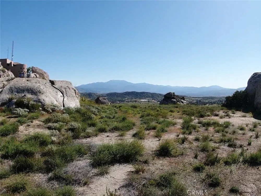 23698 Tapatia Homeland, CA 92548