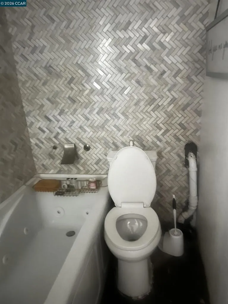 1161 64Th St Oakland, CA 94608