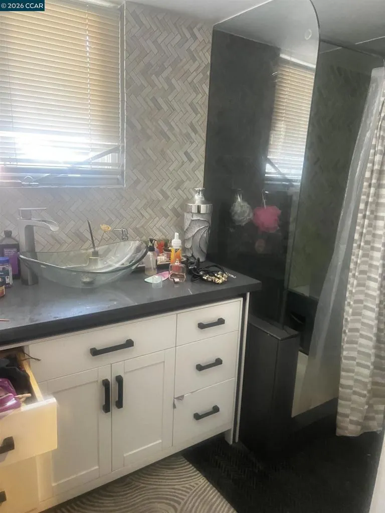 1161 64Th St Oakland, CA 94608