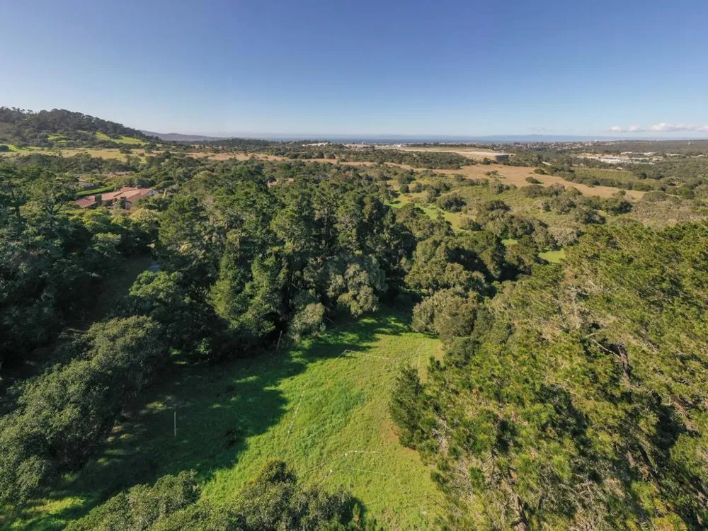 7570 Paseo Vista Monterey, CA 93940
