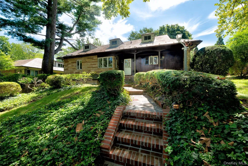 200 Melbourne Road Great Neck, NY 11021