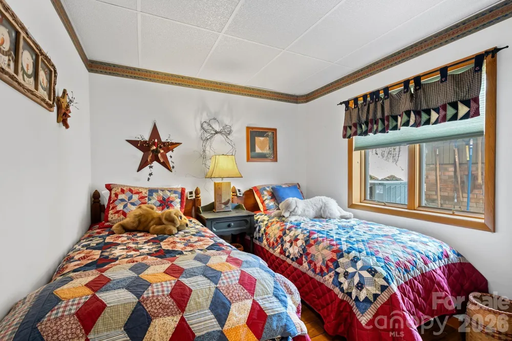 60 Little Creek Drive Canton, NC 28716