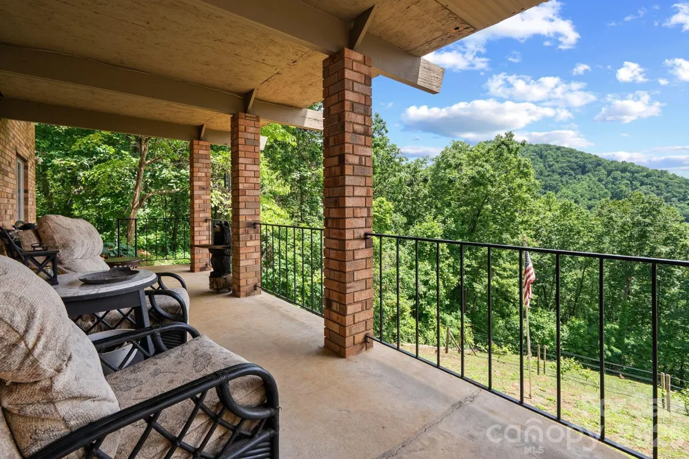 60 Little Creek Drive Canton, NC 28716